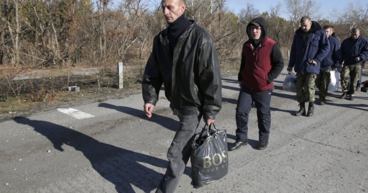 Бойовики звільнили дев'ять українців в обмін на 11 своїх поплічників. / © УНІАН