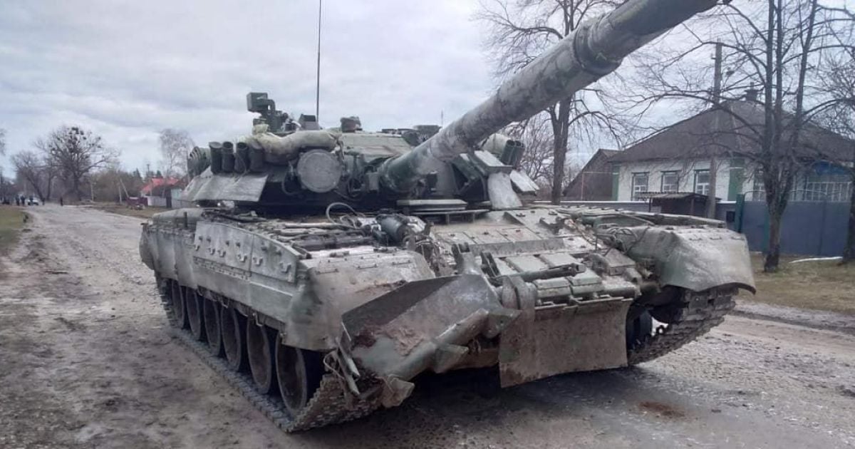 У Полтавській області місцеві зафіксували рух російської техніки: колону ворожих танків знищили (фото)