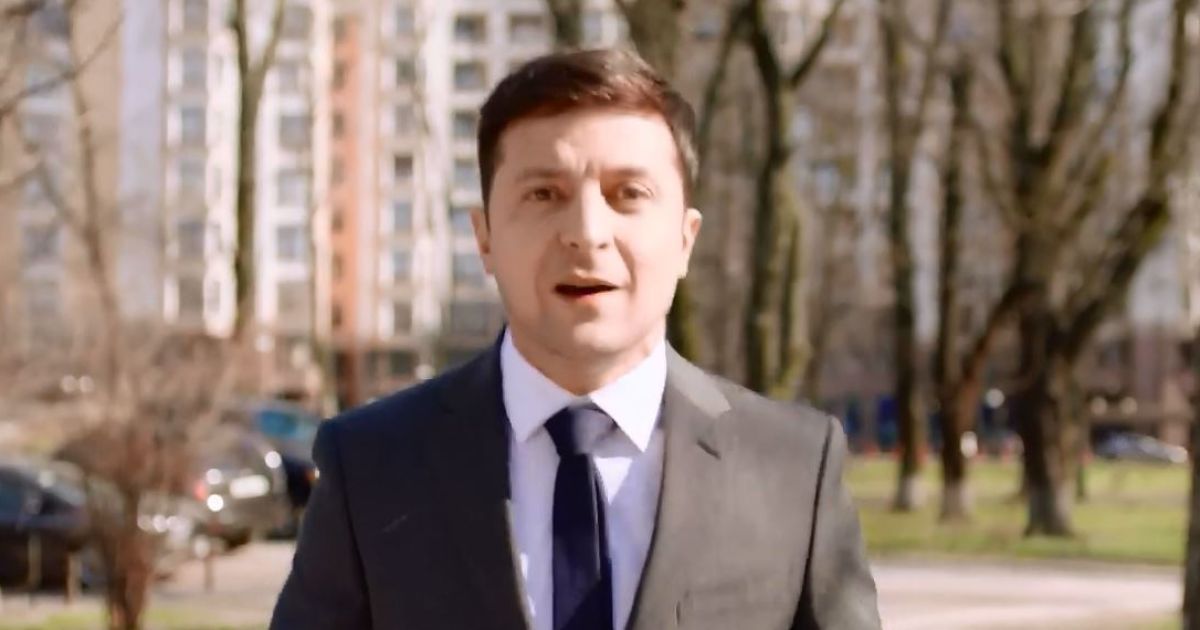 "Дебаты 19-го, дела - каждый день". Зеленский записал новое видеобращение к Порошенко
