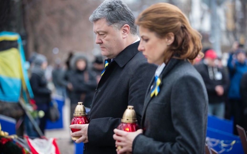 Президент Порошенко с супругой почтил Героев Небесной Сотни / © Сайт президента Украины