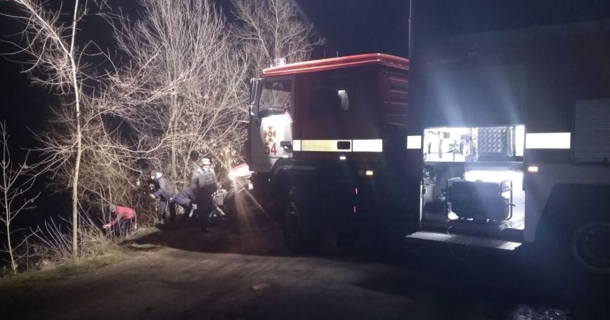 На Дніпропетровщині автівка з’їхала у ставок. Четверо пасажирів загинули
