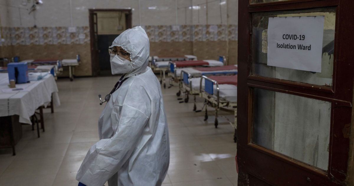 Стремительно расползается по миру: в ВОЗ рассказали о новом штамме коронавируса