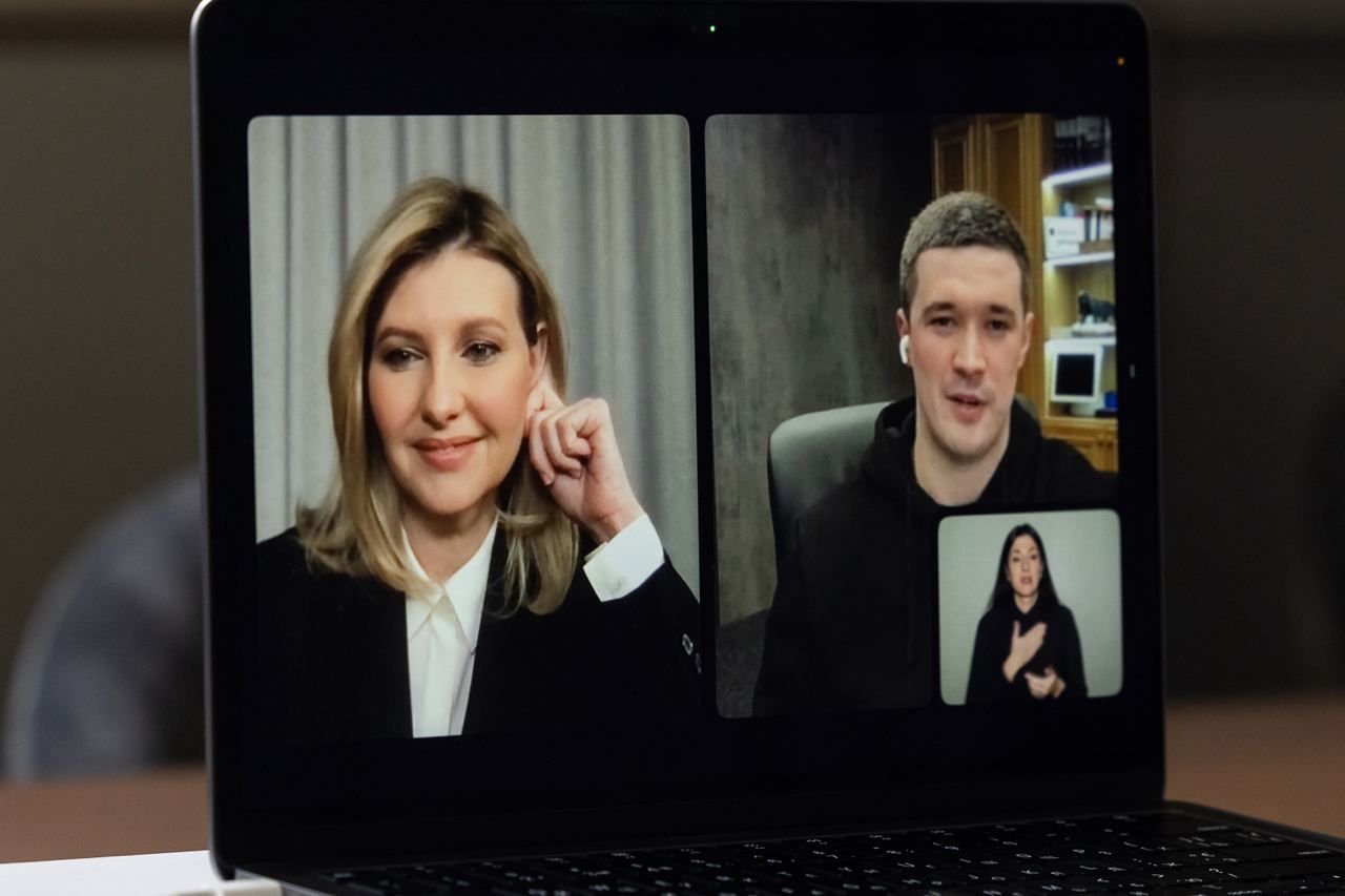 Сөйлесетін адамдармен порно