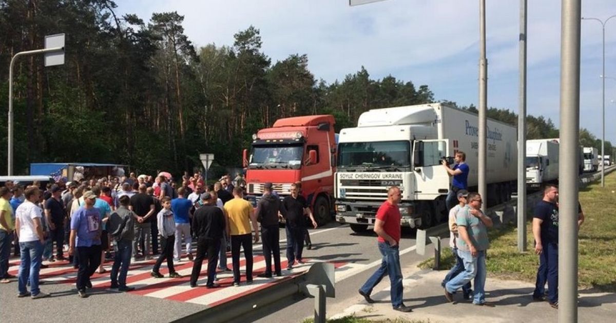 На Житомирщине предприниматели перекрыли трассу Киев-Чоп