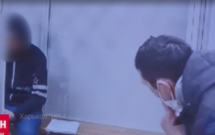ДТП в Харькове: отец 16-летнего подозреваемого перед началом заседания дал сыну знак молчать