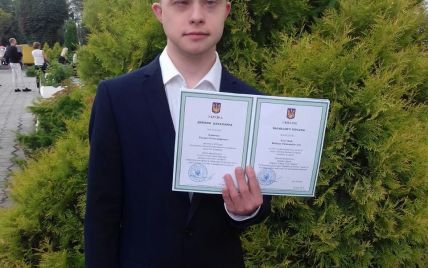 Впервые В Украине парень с синдромом Дауна получил высшее образование