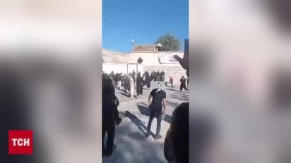 Терміново виїхати з Ірану закликають українців через смертельні сутички в країні