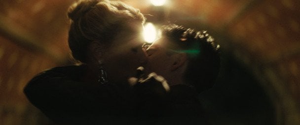 Гвінет Пелтроу і Тімоті Шаламе / Кадр із фільму