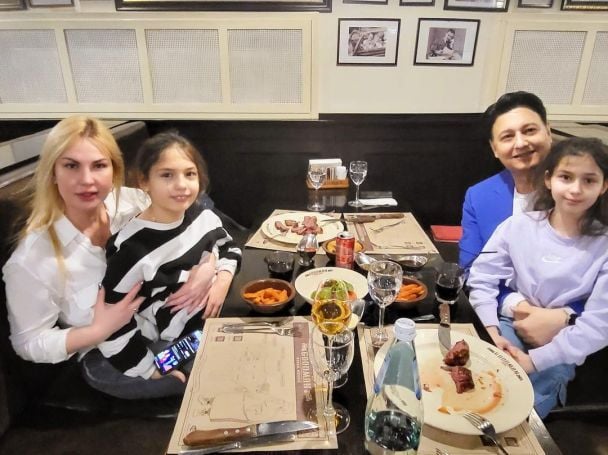 Камалія з родиною / © instagram.com/kamaliyaofficial