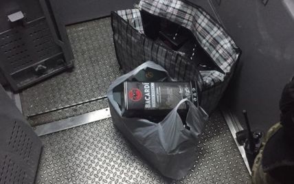 На границе в поезде "Полтава-Москва" в топке для угля нашли контрабандные ром и виски