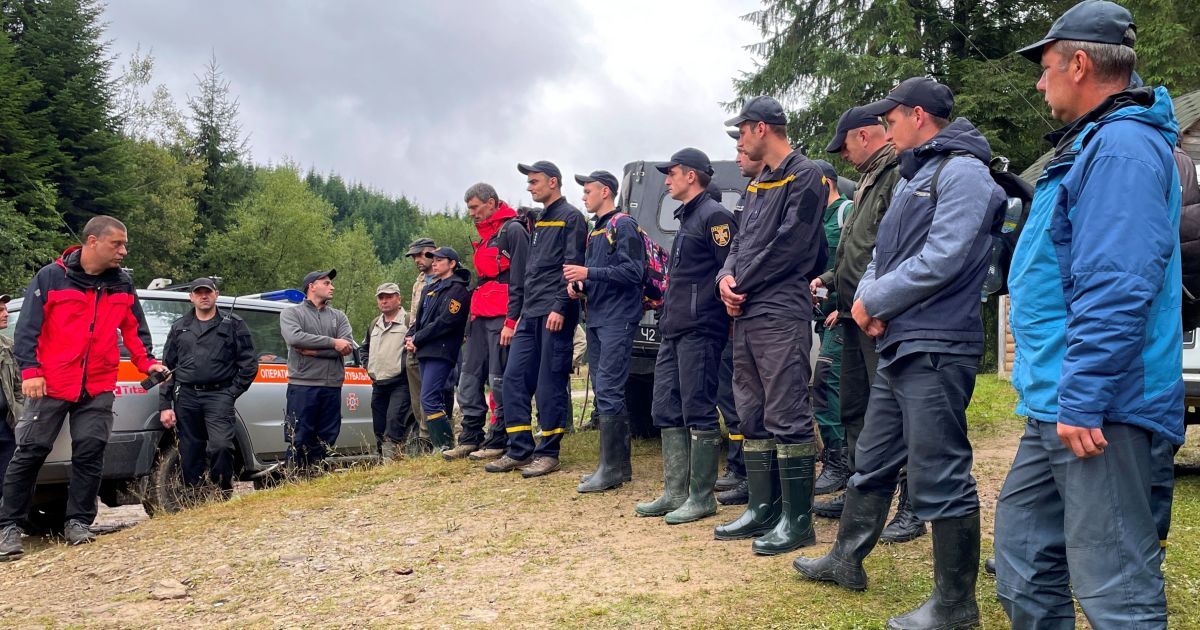 На Буковине возобновляют масштабную операцию по поиску пропавшего грибника, которую приостанавливали на ночь