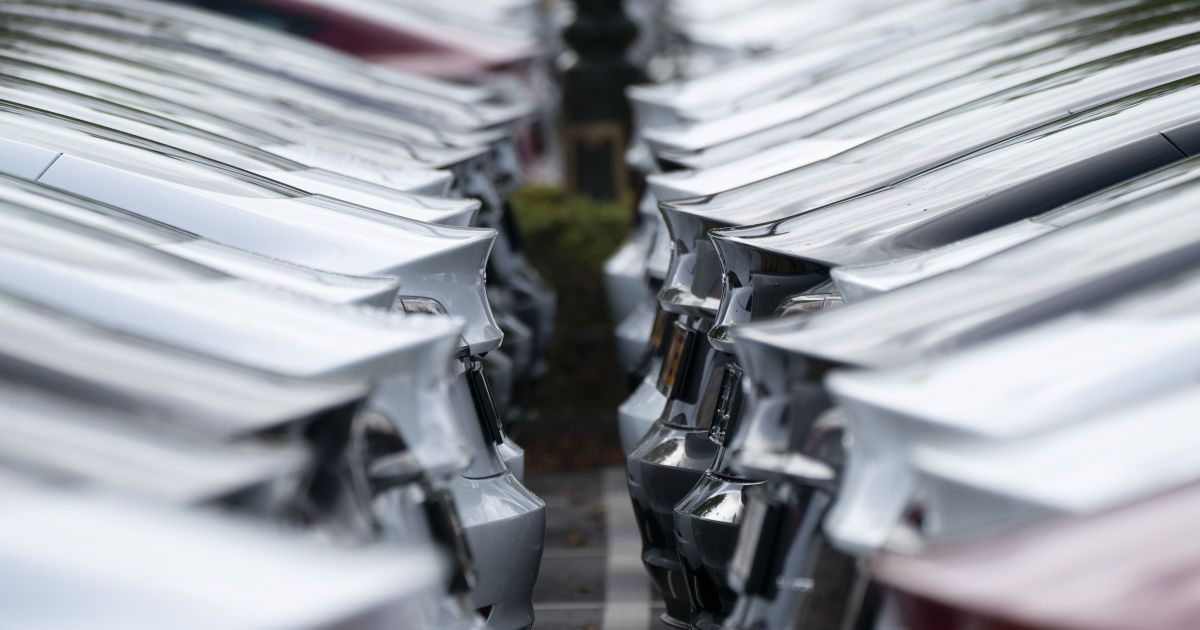 Tesla поставила некоторым своим клиентам ультиматум