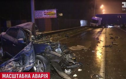 Смертельное ДТП с фурой на окраине Киева: причиналобового столкновения машин до сих пор не установлена
