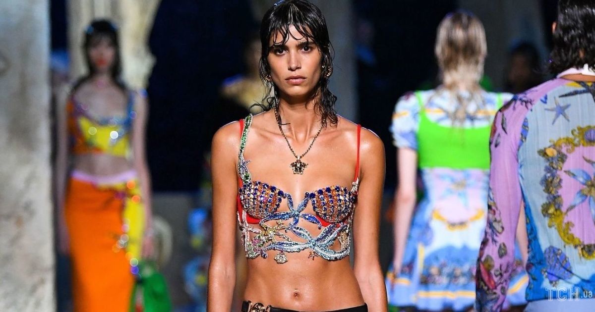 Колекція Versace трет-а-порте сезону весна-літо 2021 / © East News