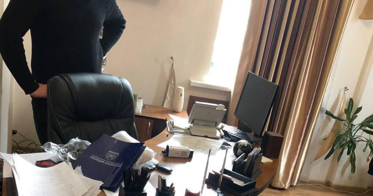 Двох копів затримано за систематичне вимагання хабарів від водіїв