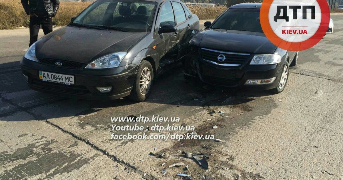 Машины получили разное количество повреждений, сколько пострадавших - неизвестно / © dtp.kiev.ua