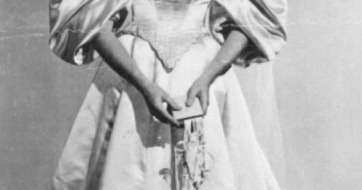 Еще одна внучка Марии надела платье на свадьбу в 1948 году. / © Daily Mail