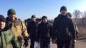 Освобожденные из плена бойцы наконец встретились с родными