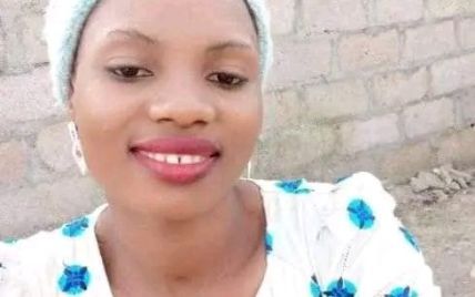 У Нігерії студентку забили камінням і спалили через "богохульство"
