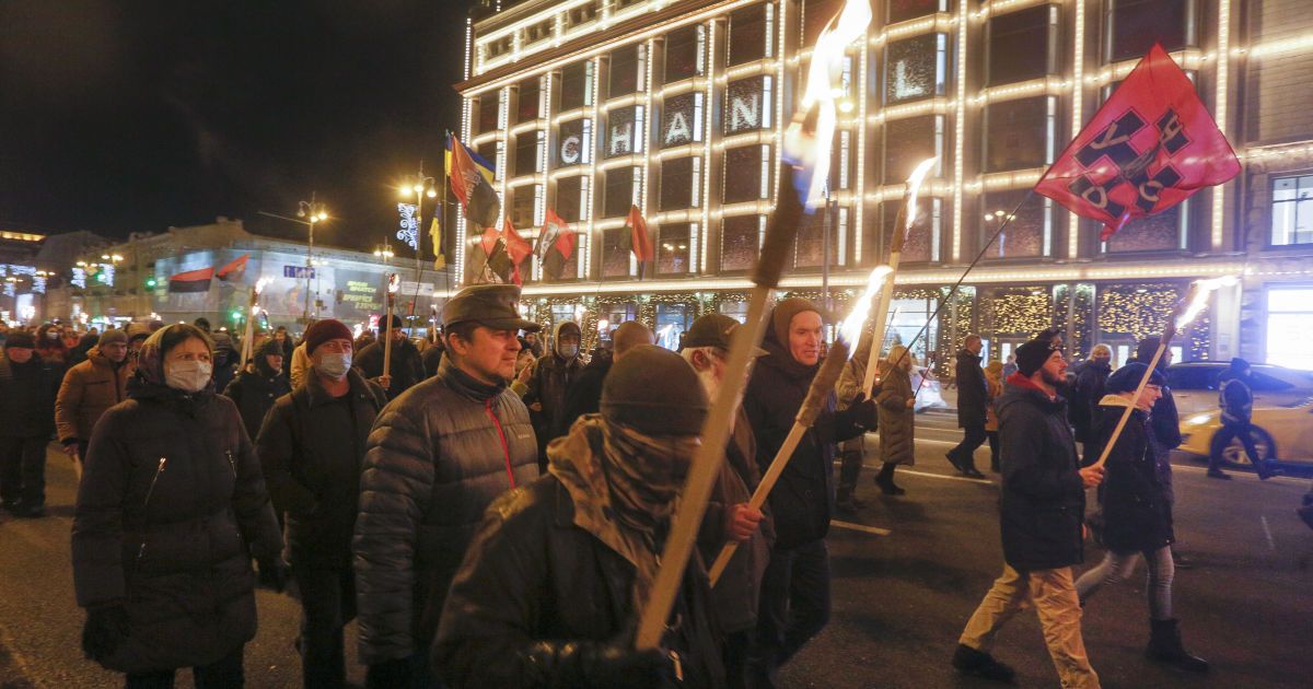 Смолоскипний хід у центрі Києва з нагоди 112-ї річниці від дня народження Бандери_8 / © Associated Press