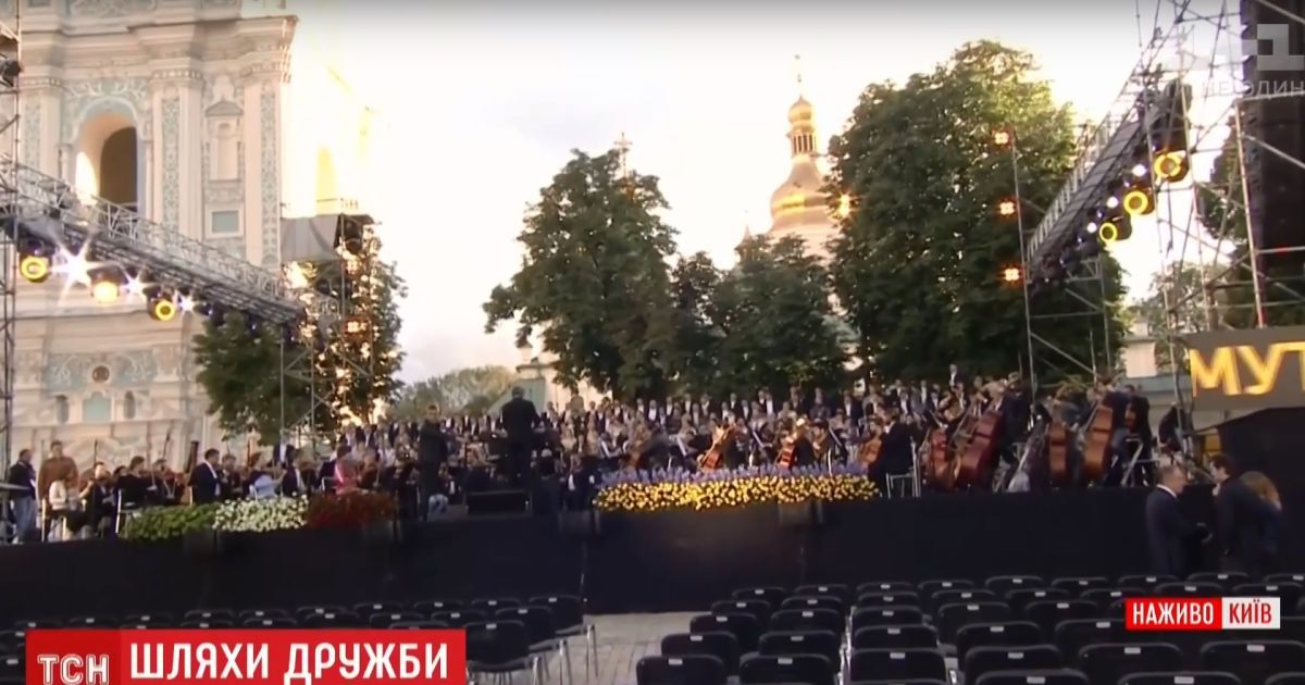 Вечір грандіозної музики в Києві: на Софійській площі грають і співають майстри "Ла Скала"