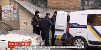 Поліція провела слідчі дії у квартирі, в якій виявили тіла двох вбитих дівчат