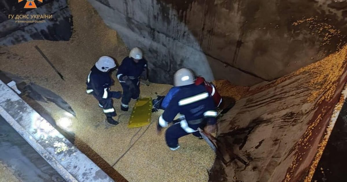 Засыпало 50 тоннами зерна: в Хмельнитчине трагически погиб местный житель (фото)