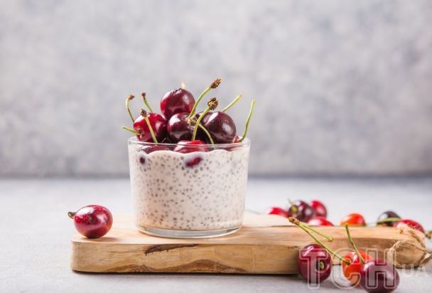 Десерт чиа вишня черешня / © Credits