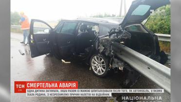 На Харьковщине автомобиль накололся на отбойник, есть погибшие