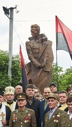 Польша и Израиль протестуют против открытия памятника Шухевичу в Ивано-Франковске