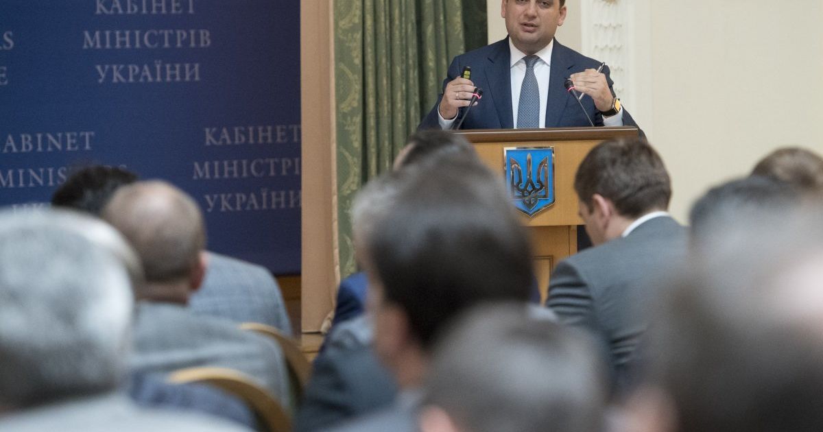 Гройсман уверяет, что будет публиковать договоры властей
