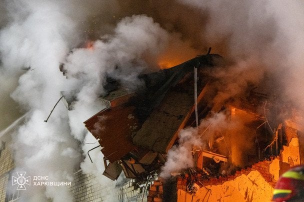 У Харкові сталося пряме влучання балістикою по багатоповерхівці у Київському районі. / © Управління ДСНС у Харківській області