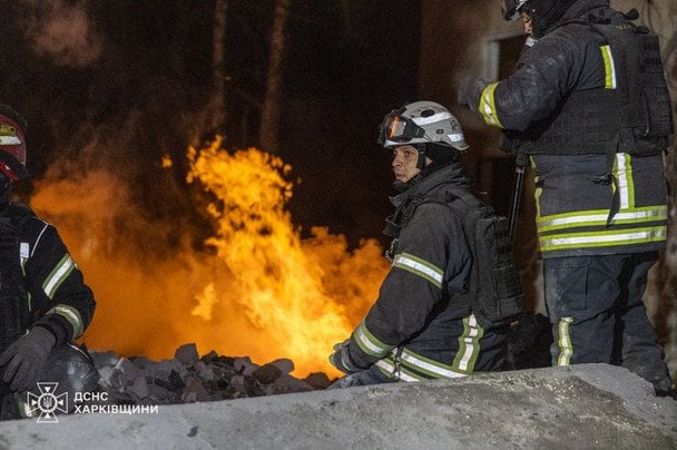 У Харкові сталося пряме влучання балістикою по багатоповерхівці у Київському районі. / © Управління ДСНС у Харківській області