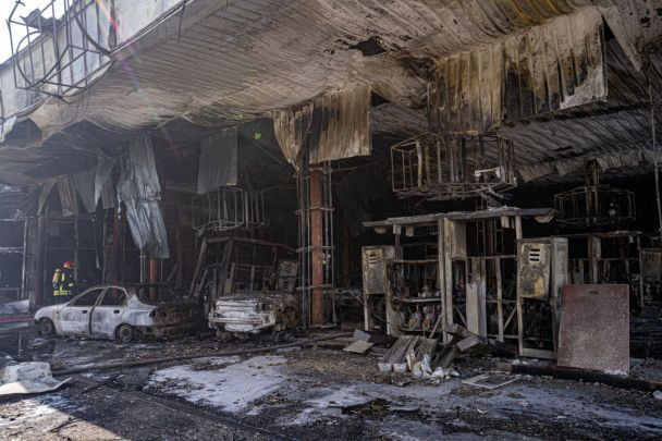 Масштабна пожежа на АЗС у Києві.
