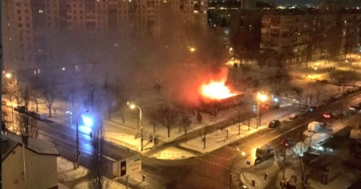 В Киеве вспыхнул пожар в Днепровском районе