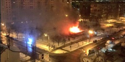 У Києві спалахнула пожежа у Дніпровському районі