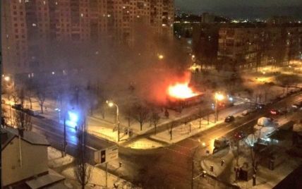 В Киеве вспыхнул пожар в Днепровском районе