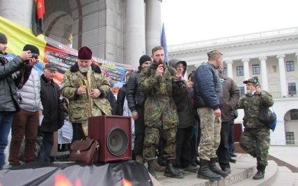 На Майдане появились палатки митингующих