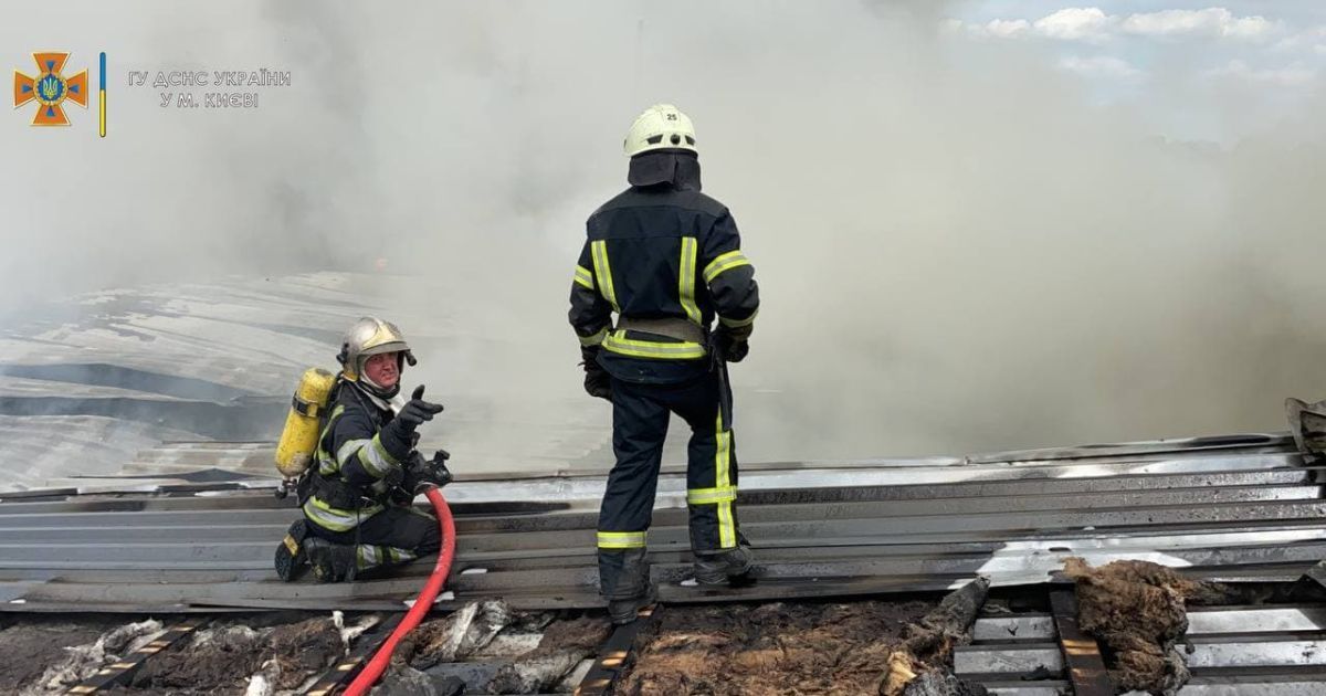 Пожежа у Києві на Куренівській локалізована, але є ускладнення
