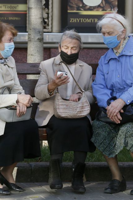 Коронавірус в Україні 6 листопада: майже 10 тисяч хворих за добу та рекордна кількість померлих