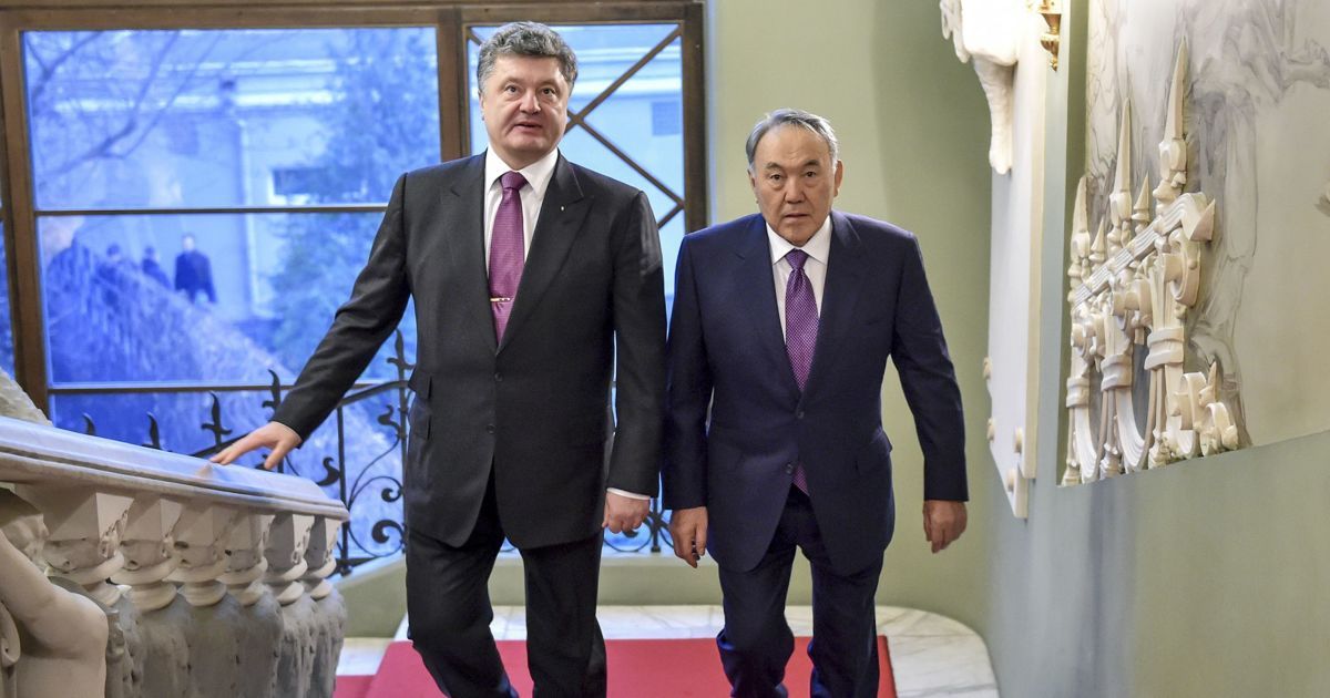 Порошенко обговорив із Назарбаєвим подальший розвиток двосторонніх відносин