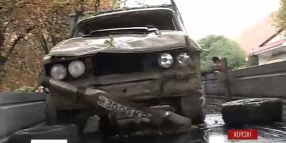 В Херсоне в дым пьяный водитель направил авто в яму от ремонта теплотрассы