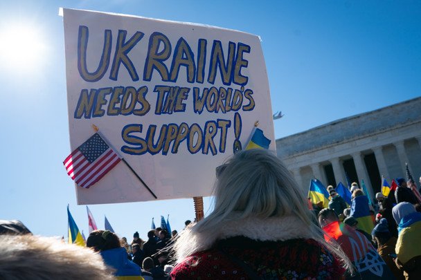 Приказ без Трампа: Белый дом не знал об остановке помощи Украине — Reuters