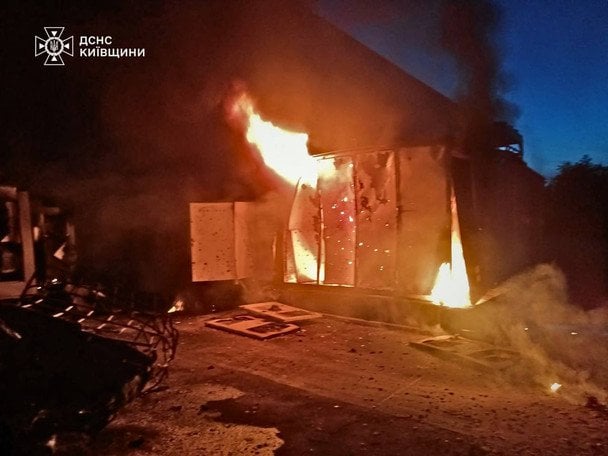 Наслідки нічного удару по Київщині 14 травня / © ДСНС України