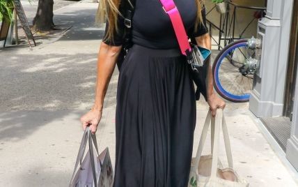 Жити не може без взуття: Сара Джессіка Паркер знову прийшла у свій бутик на Мангеттені