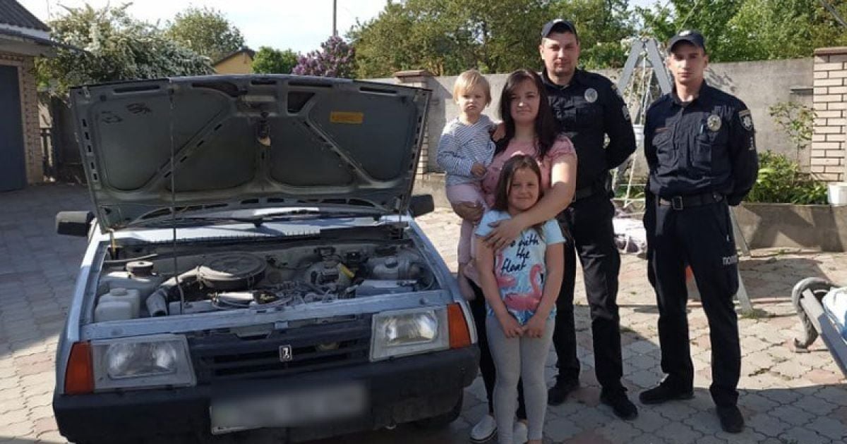 Патрульные спасли женщин и детей из горящего авто