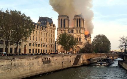 В Париже озвучили первую версию возгорания Нотр-Дама