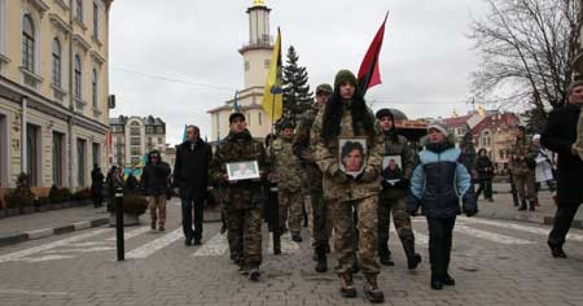 Чествование Героев Небесной Сотни в Ивано-Франковске / © Paralleli