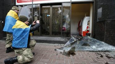 розтрощений Альфа банк на Хрещатику_4 / © УНІАН