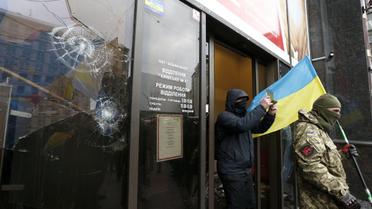 розтрощений Альфа банк на Хрещатику_5 / © УНІАН